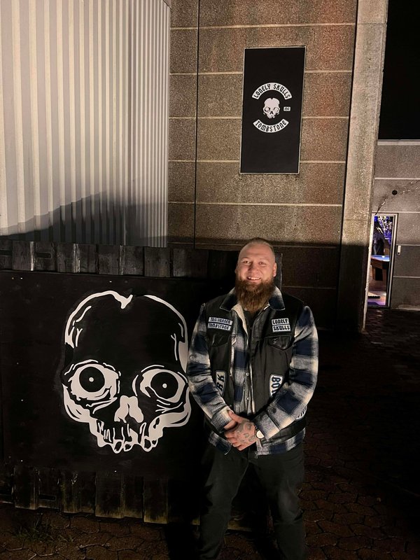 Lonely skulls